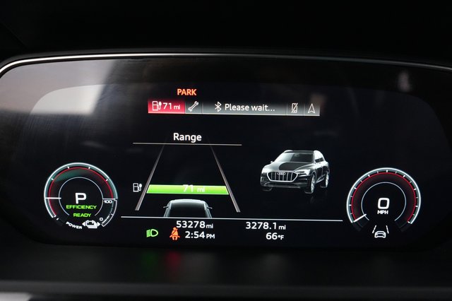 2021 Audi e-tron — photo 5 of 21
