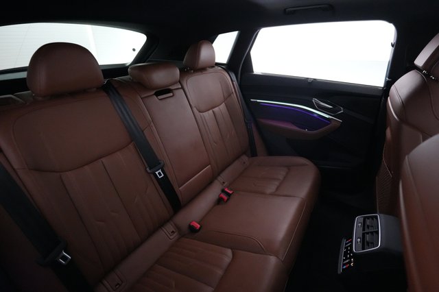 2021 Audi e-tron — photo 4 of 21