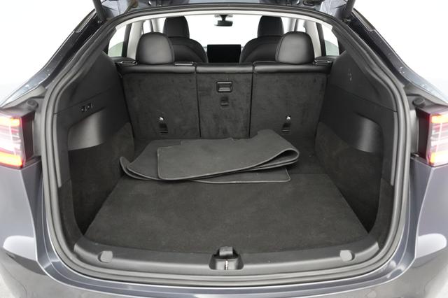 2022 Tesla Model Y — photo 6 of 21