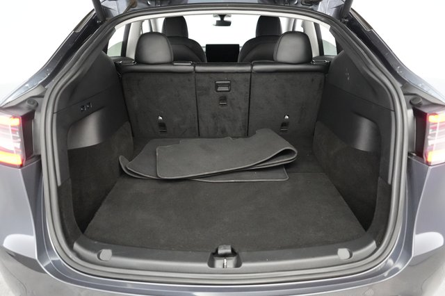 2022 Tesla Model Y — photo 6 of 21