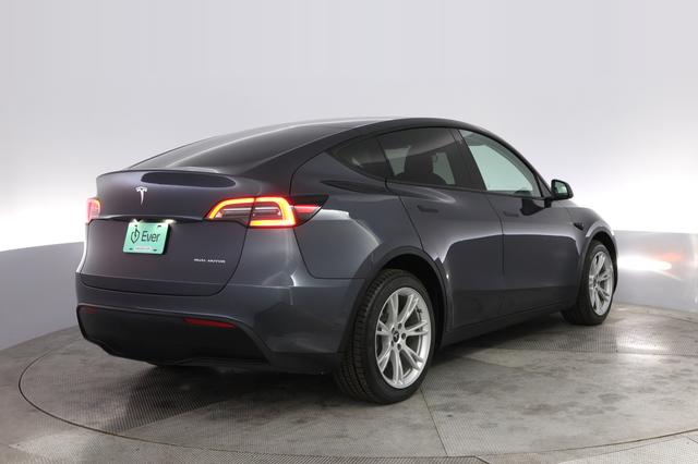 2022 Tesla Model Y — photo 2 of 21