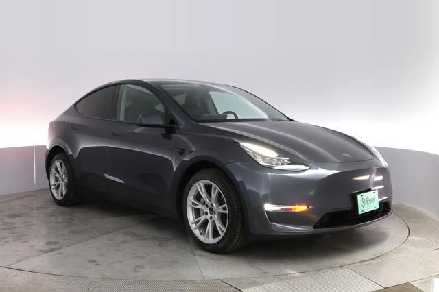 2022 Tesla Model Y — photo 10 of 21