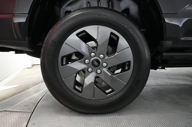 2023 Ford F-150 Lightning — photo 9 of 18