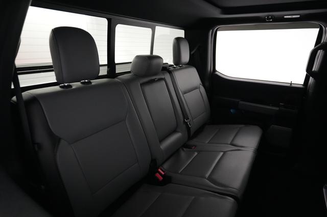 2023 Ford F-150 Lightning — photo 4 of 18