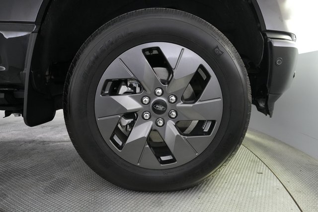 2023 Ford F-150 Lightning — photo 7 of 18