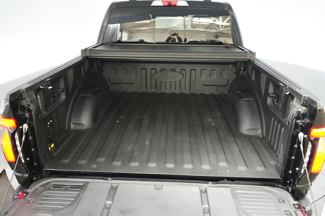 2023 Ford F-150 Lightning — photo 6 of 18