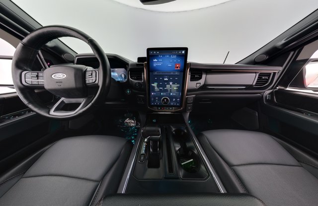 2023 Ford F-150 Lightning — photo 15 of 18