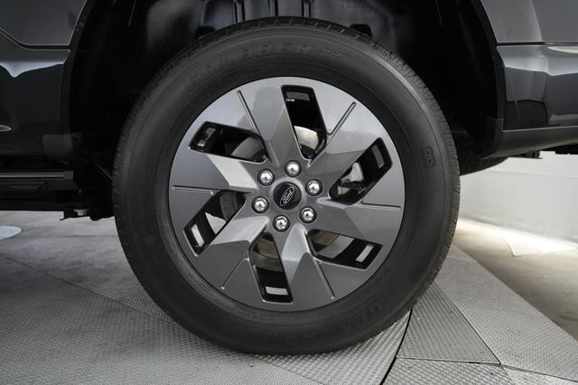 2023 Ford F-150 Lightning — photo 10 of 18