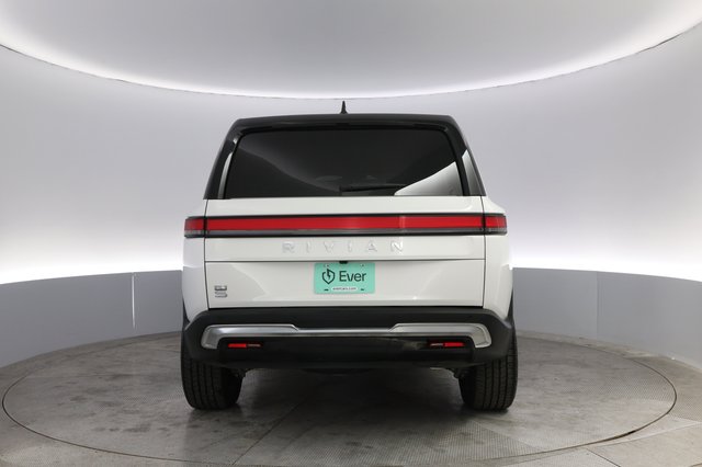 2023 Rivian R1S — photo 12 of 24