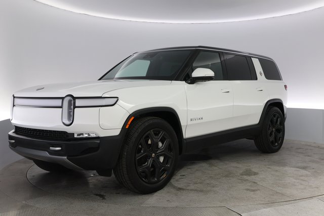 2023 Rivian R1S — VIN 7PDSGBBAXPN025581