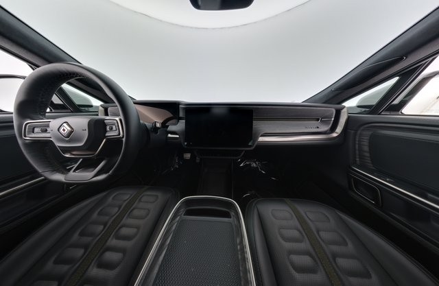 2023 Rivian R1S — photo 21 of 24