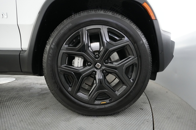2023 Rivian R1S