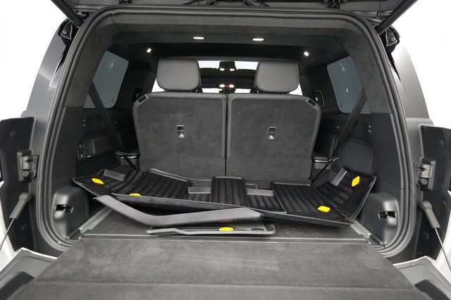 2023 Rivian R1S — photo 6 of 24