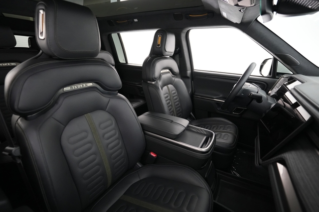 2023 Rivian R1S