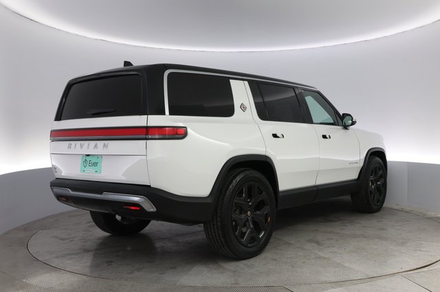 2023 Rivian R1S — photo 2 of 24