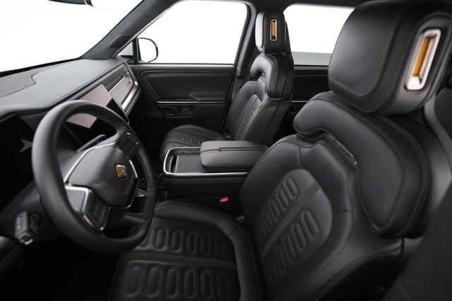 2023 Rivian R1S — photo 3 of 24