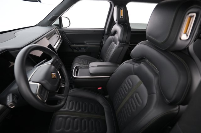 2023 Rivian R1S — photo 3 of 24