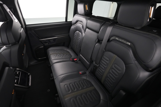 2023 Rivian R1S