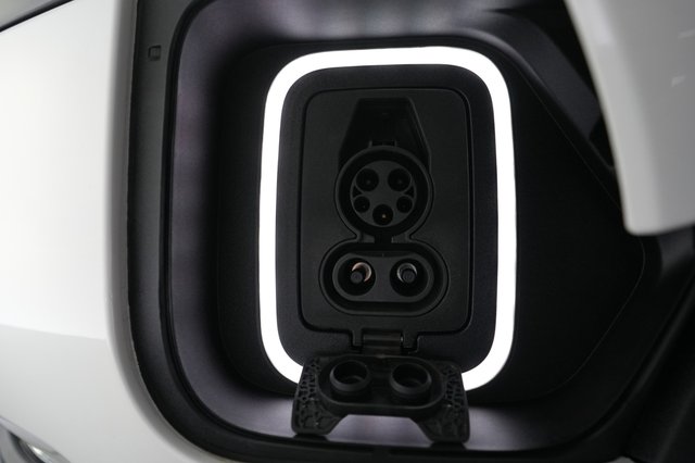 2023 Rivian R1S — photo 8 of 24