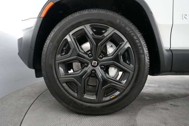 2023 Rivian R1S — photo 7 of 24