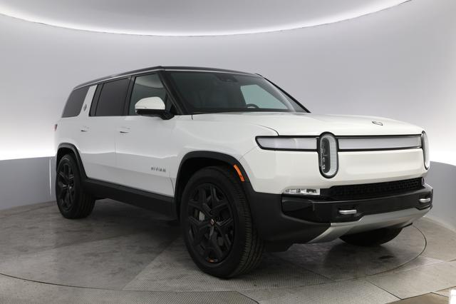 2023 Rivian R1S — photo 10 of 24