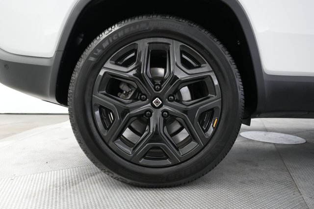 2023 Rivian R1S — photo 15 of 24