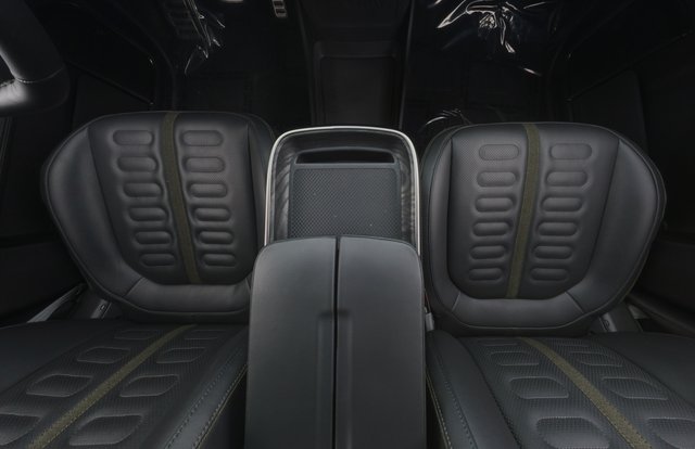 2023 Rivian R1S — photo 22 of 24