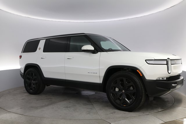 2023 Rivian R1S — photo 11 of 24