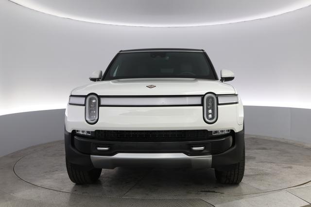 2023 Rivian R1S — photo 9 of 24