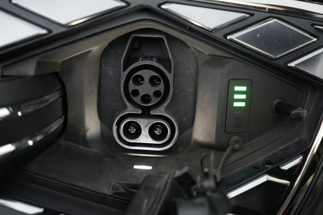 2023 Genesis Electrified G80 — photo 8 of 23