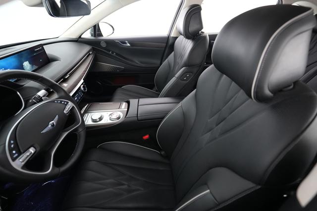2023 Genesis Electrified G80 — photo 3 of 23