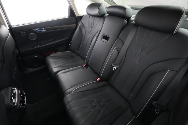 2023 Genesis Electrified G80 — photo 19 of 23