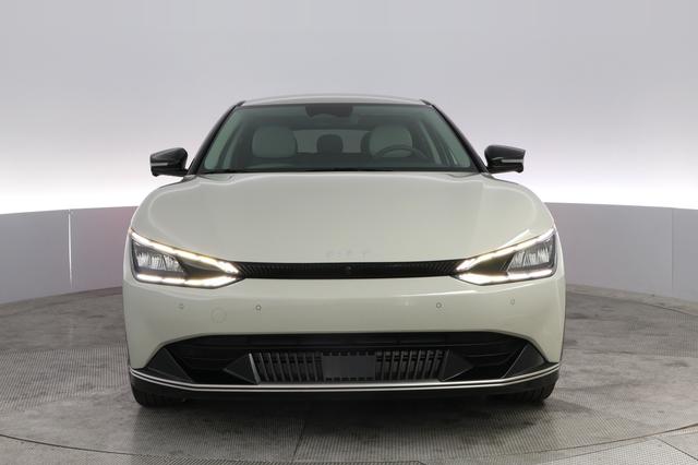 2024 Kia EV6 — photo 9 of 20