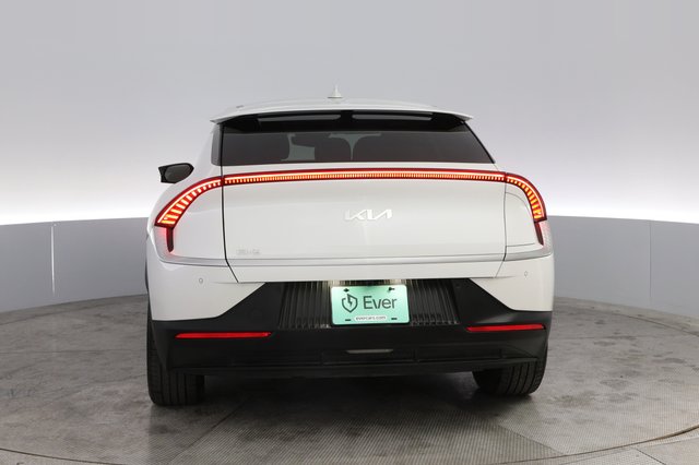 2024 Kia EV6 — photo 12 of 23