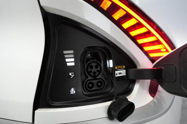 2024 Kia EV6 — photo 8 of 23