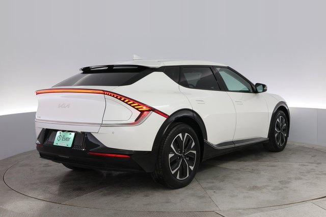 2024 Kia EV6 — photo 2 of 21