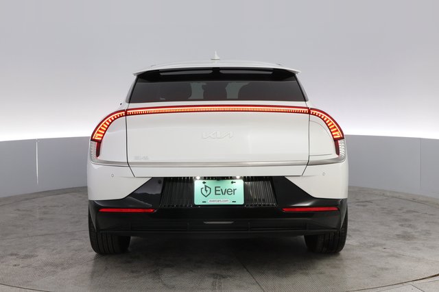2024 Kia EV6 — photo 12 of 21