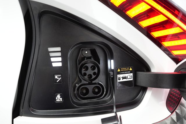 2024 Kia EV6 — photo 8 of 21