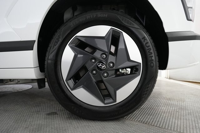 2024 Hyundai Kona Electric — photo 17 of 23