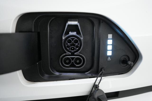 2024 Hyundai Kona Electric — photo 8 of 23