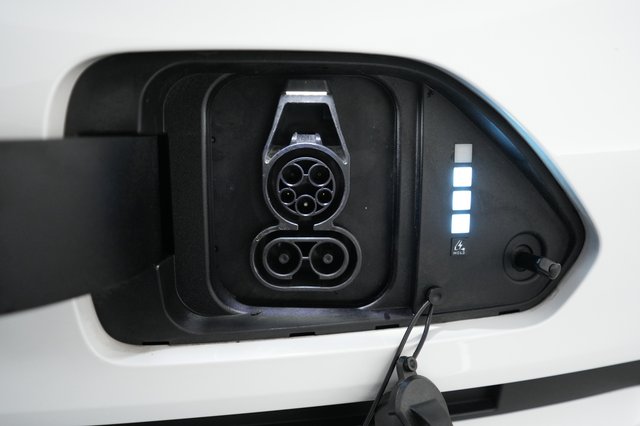 2024 Hyundai Kona Electric — photo 8 of 23