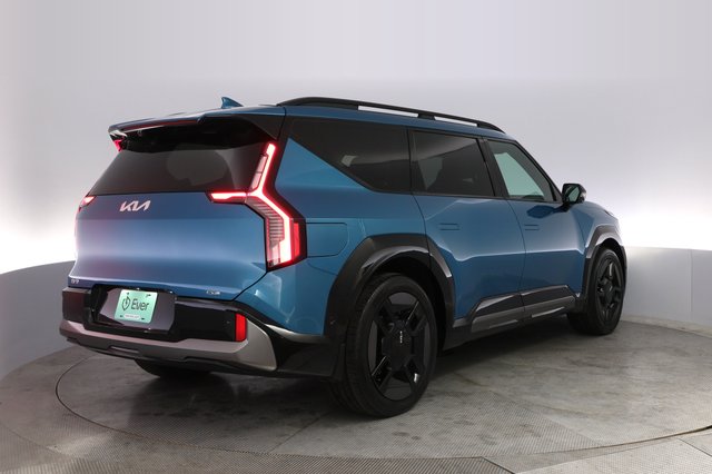 2024 Kia EV9 — photo 2 of 22
