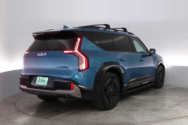 2024 Kia EV9 — photo 2 of 24
