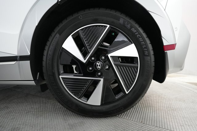 2025 Hyundai IONIQ 5 — photo 16 of 20