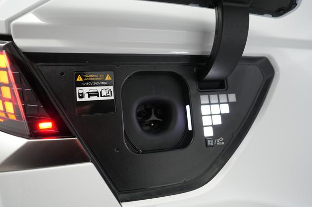 2025 Hyundai IONIQ 5 — photo 8 of 20