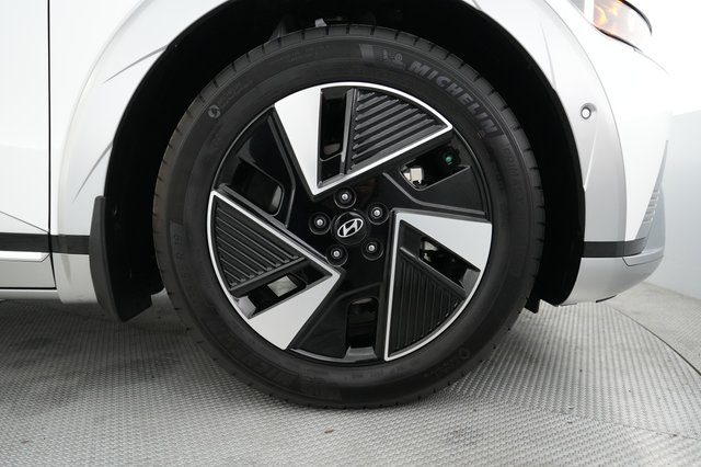 2025 Hyundai IONIQ 5 — photo 15 of 20