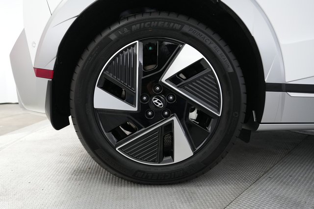 2025 Hyundai IONIQ 5 — photo 7 of 20