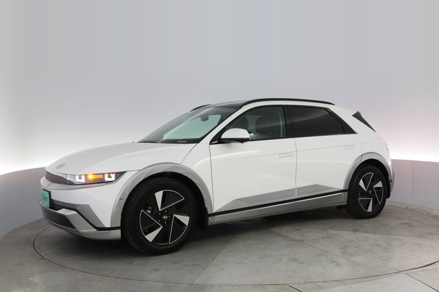 2025 Hyundai IONIQ 5 — photo 14 of 20
