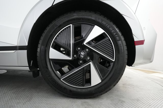 2025 Hyundai IONIQ 5 — photo 17 of 20