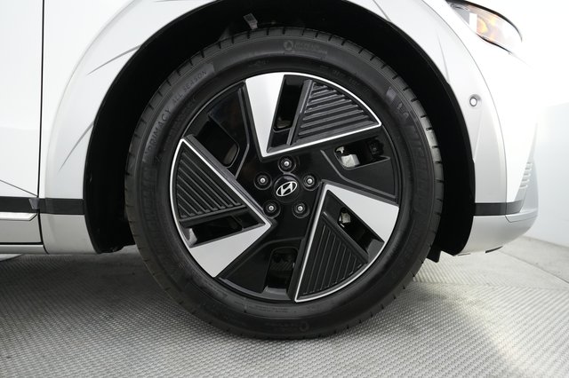 2025 Hyundai IONIQ 5 — photo 16 of 20